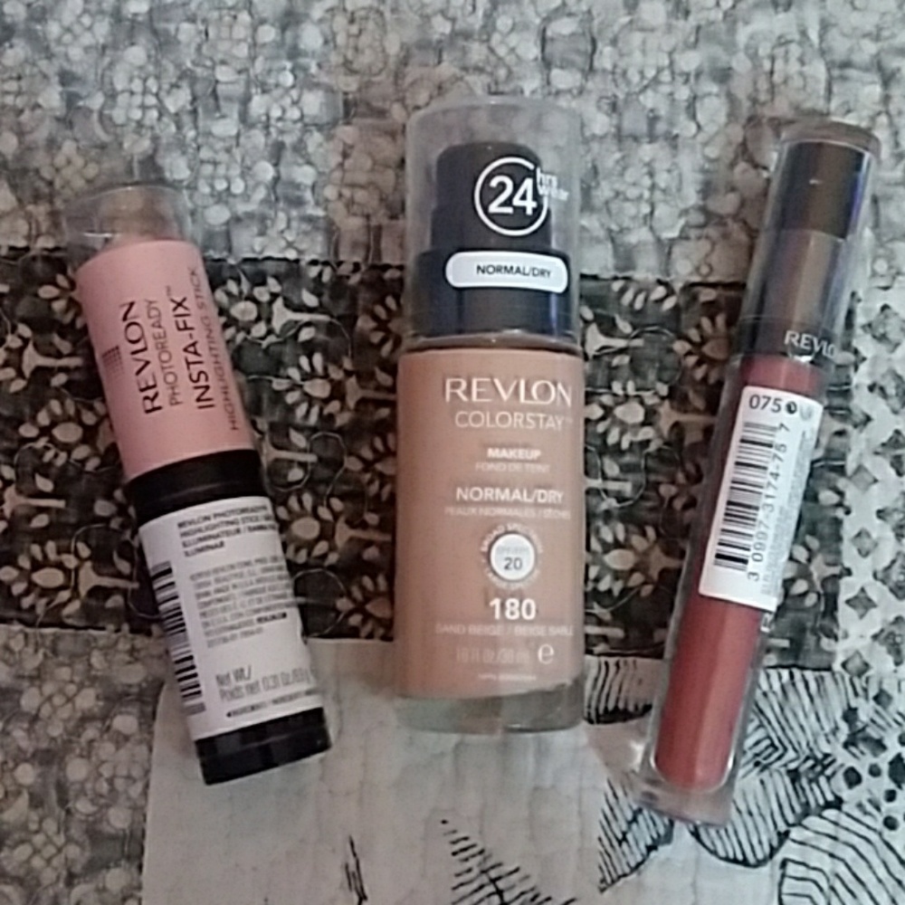 Revlon Makeup Set Lipstick, Foundation, Highlight